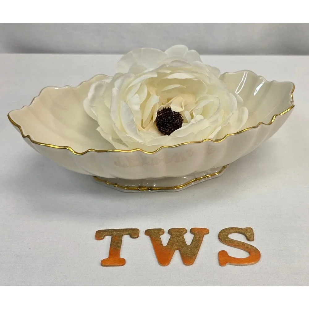 Lenox Ivory Porcelain Scalloped Shell Footed Bowl 24k Gold Trim Made in USA